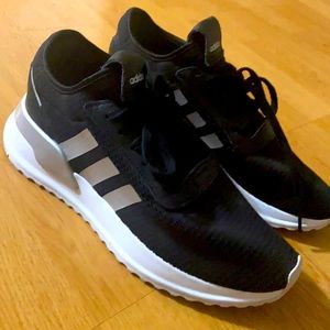 Women’s adidas sneaker